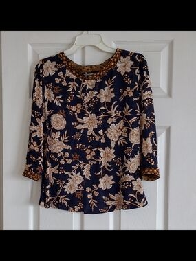 Navy Long-Sleeve Women's Top with Cream Floral Motif